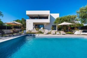 CROWONDER Sun Dance Apartments with Heated Swimming Pool Seaview and Garden